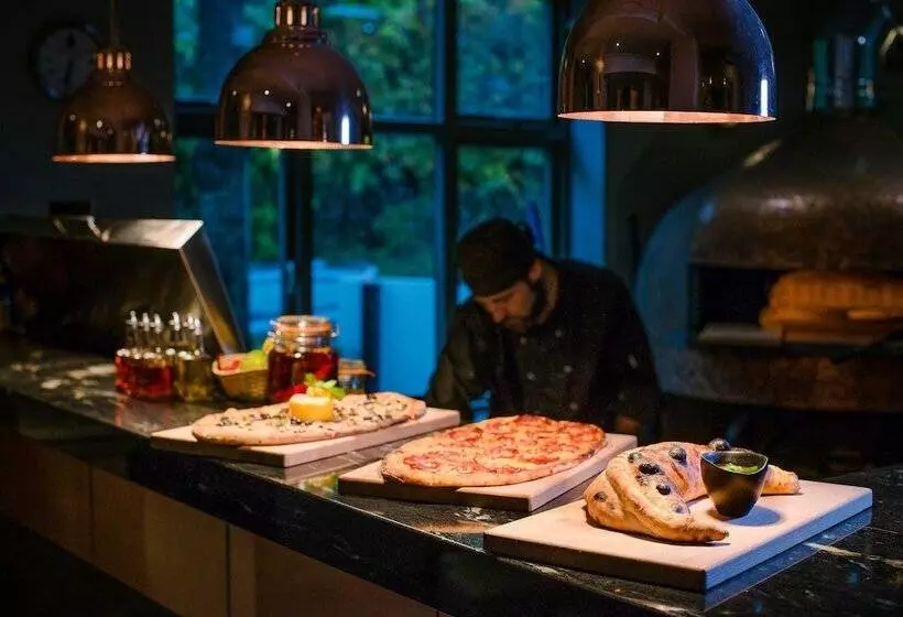 Westmead Hotel Bar & Restaurant