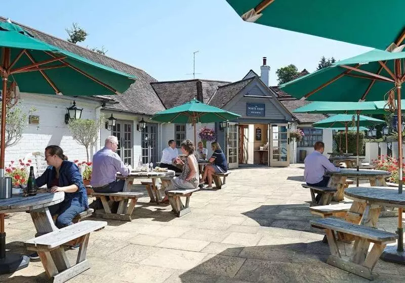 호텔 The White Swan