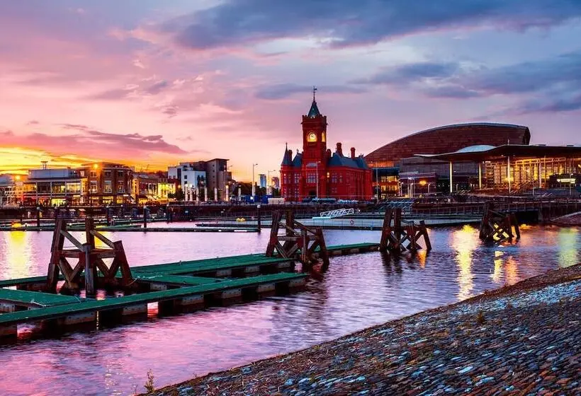 Royal Hotel Cardiff by Belvilla