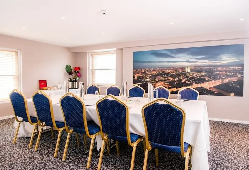 Royal Hotel Cardiff by Belvilla