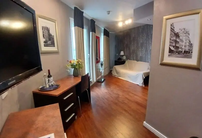 Royal Hotel Cardiff by Belvilla