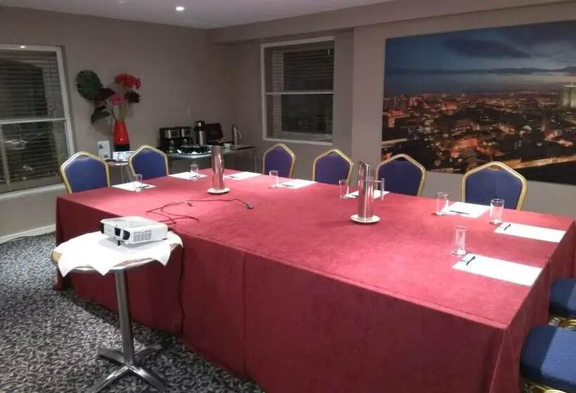 Royal Hotel Cardiff by Belvilla
