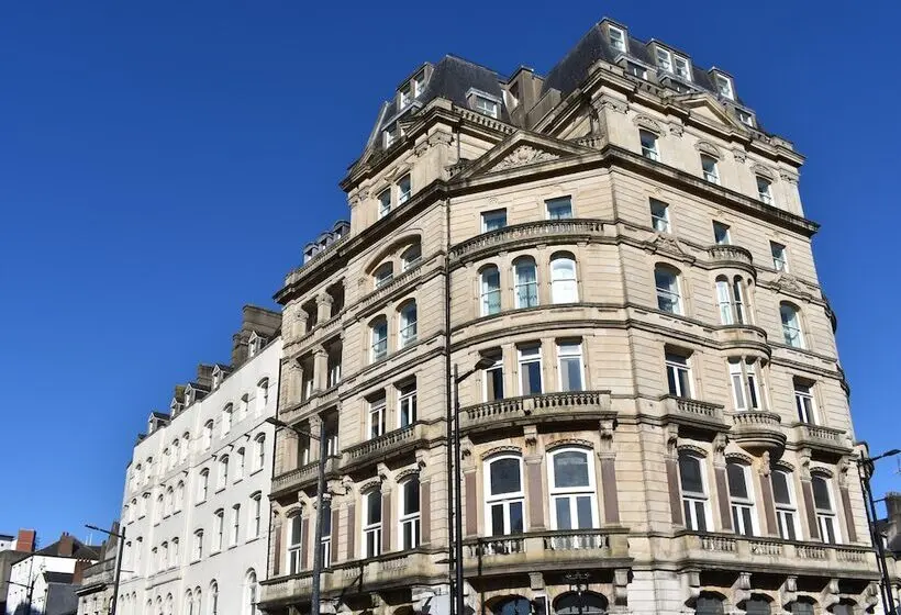 Royal Hotel Cardiff by Belvilla