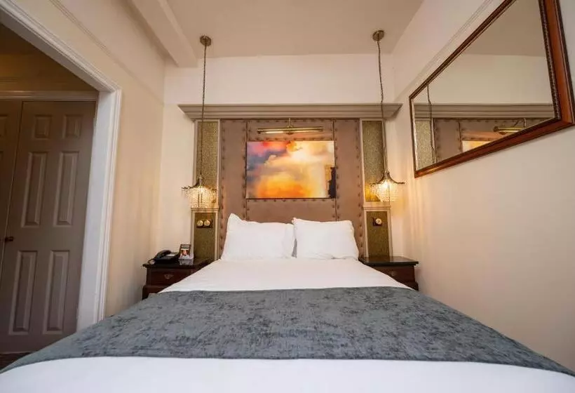 호텔 Castle And Ball By Greene King Inns