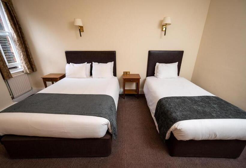 בית מלון כפרי Castle And Ball By Greene King Inns