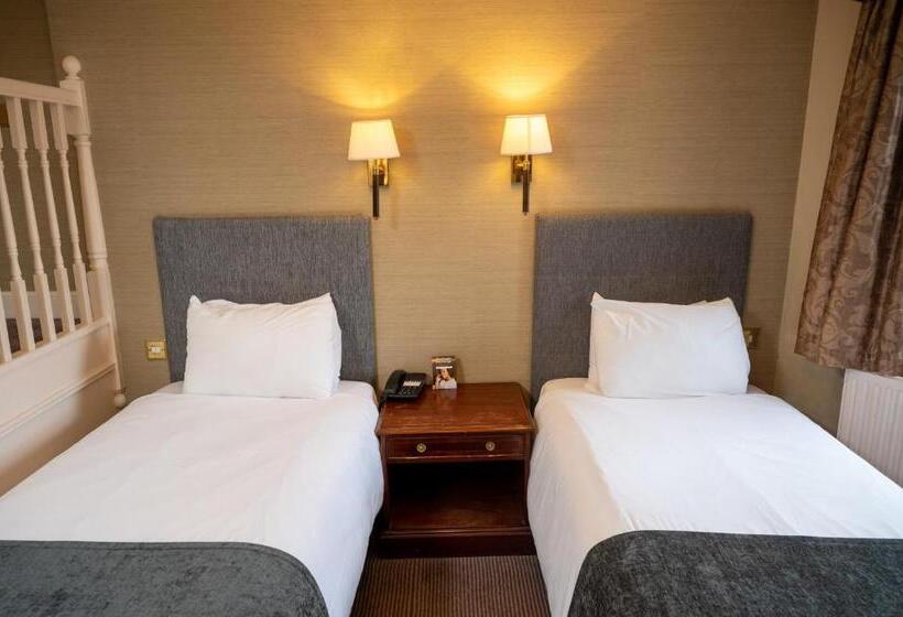 בית מלון כפרי Castle And Ball By Greene King Inns