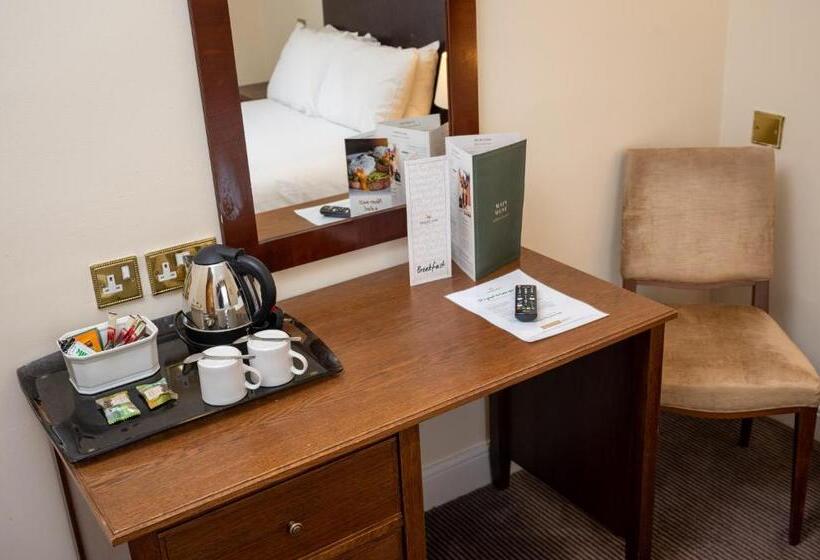 בית מלון כפרי Castle And Ball By Greene King Inns