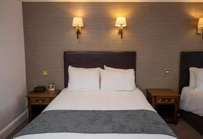 호텔 Castle And Ball By Greene King Inns