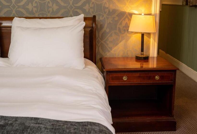 בית מלון כפרי Castle And Ball By Greene King Inns