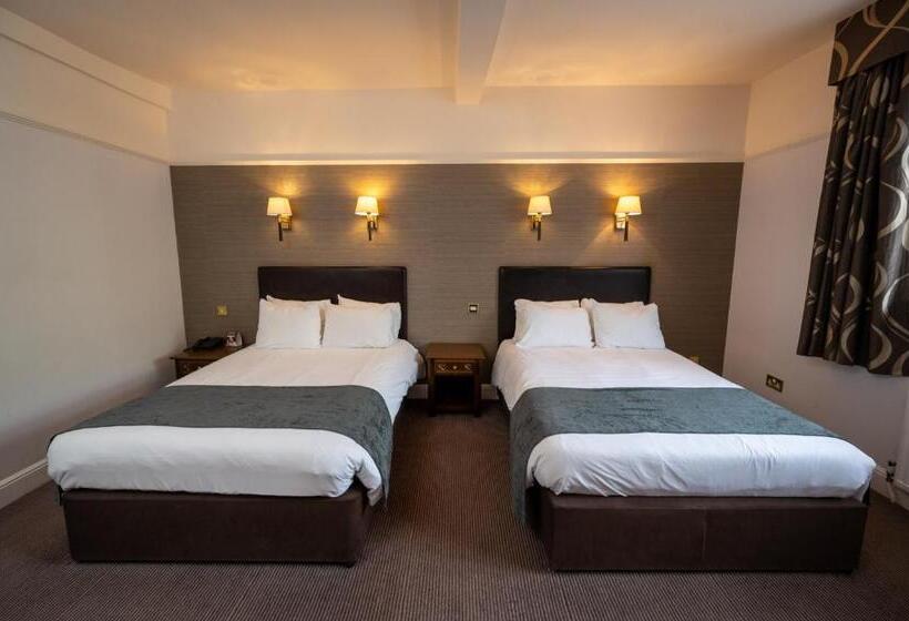 בית מלון כפרי Castle And Ball By Greene King Inns