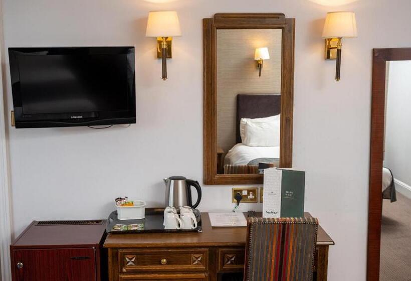 בית מלון כפרי Castle And Ball By Greene King Inns