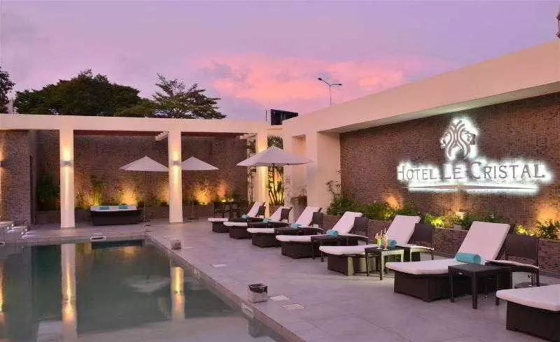 هتل Hôtel Le Cristal