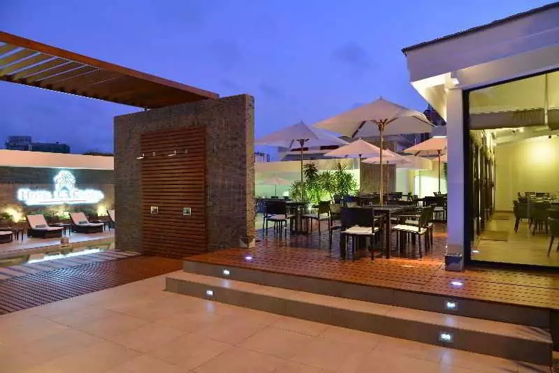 هتل Hôtel Le Cristal