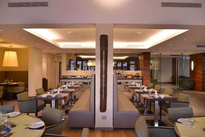 هتل Hôtel Le Cristal