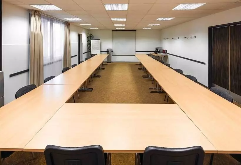 هتل Ibis London Luton Airport