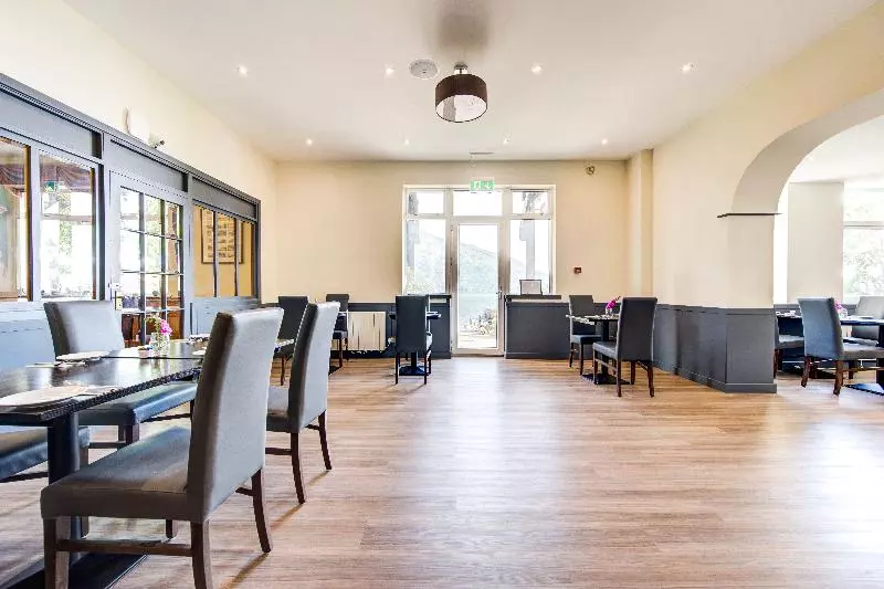 Onich Hotel & Lochside Beach Pods