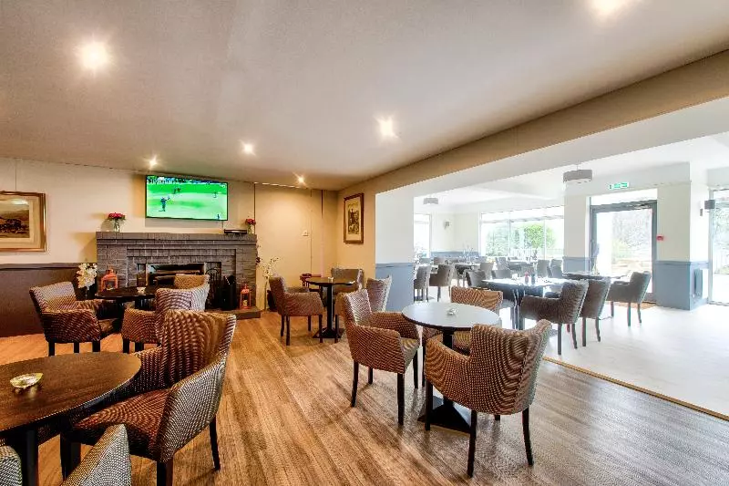 Onich Hotel & Lochside Beach Pods