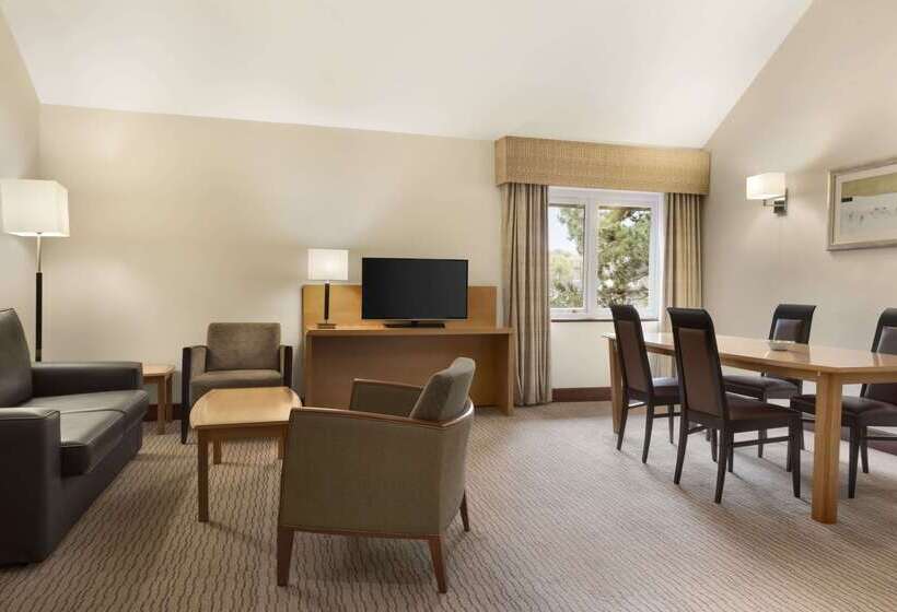 Hotel Ramada By Wyndham Birmingham Solihull