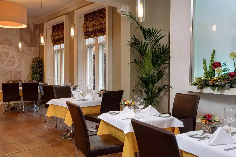 ホテル The Dean Court