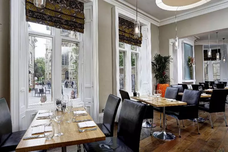 ホテル The Dean Court