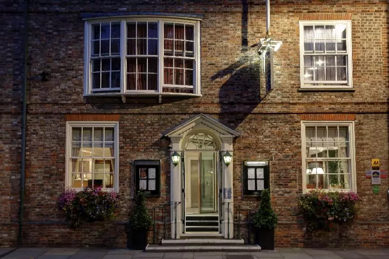 ホテル The Dean Court