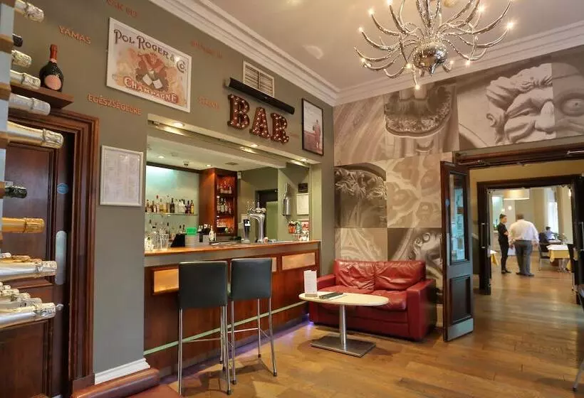 ホテル The Dean Court