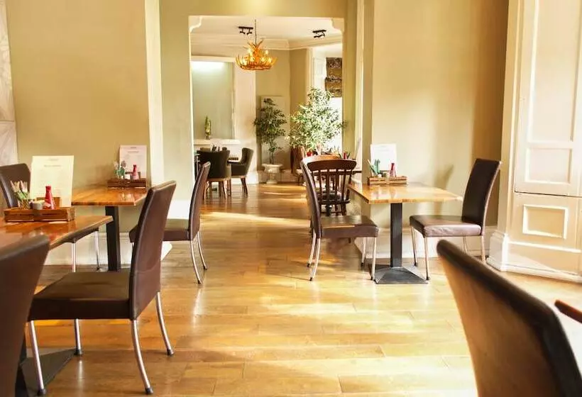 ホテル The Dean Court