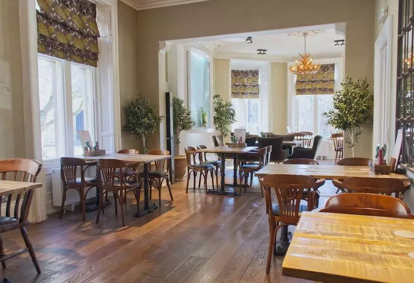 ホテル The Dean Court