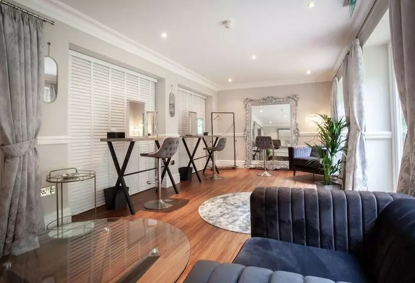 ホテル The Dower House