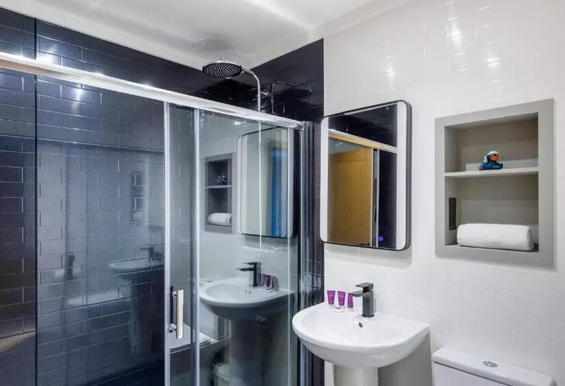 호텔 The Springs Resort & Golf Club