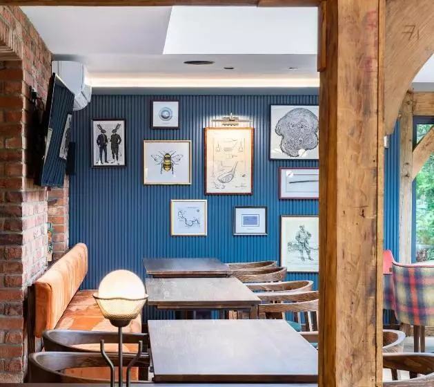 호텔 The Springs Resort & Golf Club