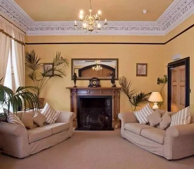 The Royal Hotel Tain