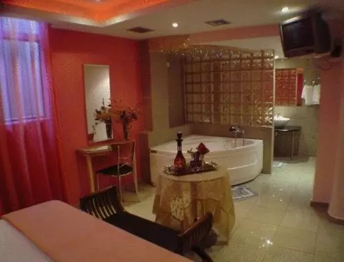 Отель Niki Piraeus