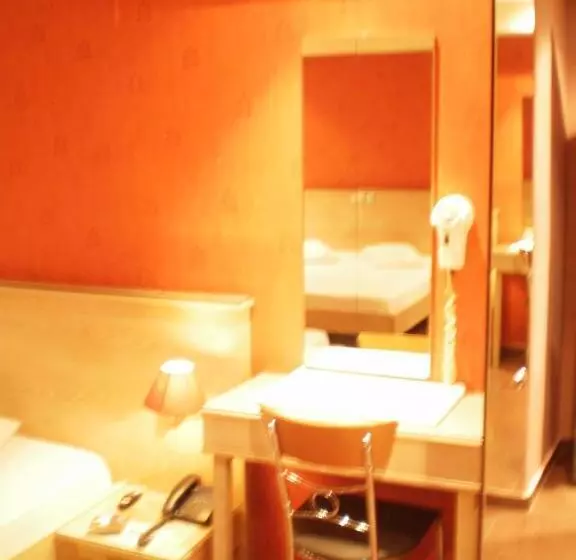 Отель Niki Piraeus