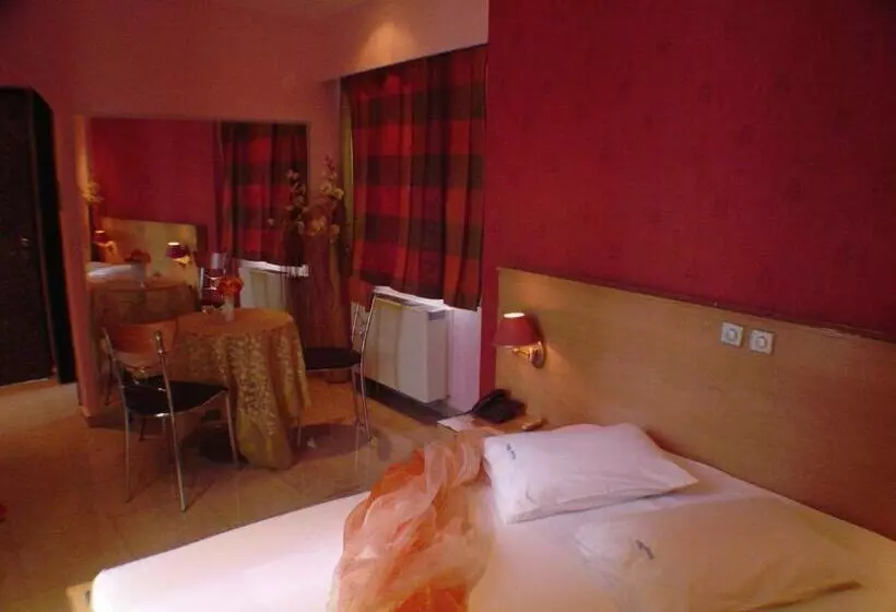 Отель Niki Piraeus