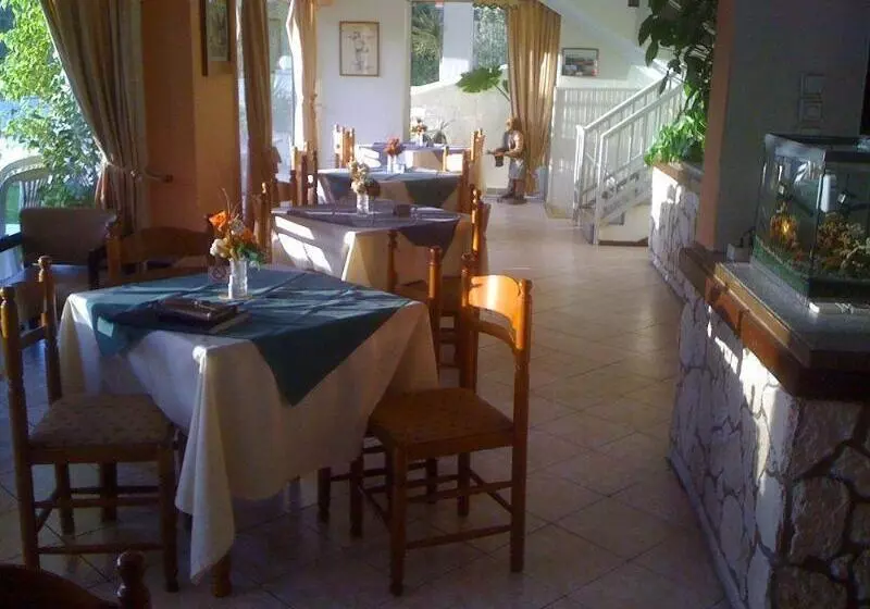 ホテル Parthenis Riviera