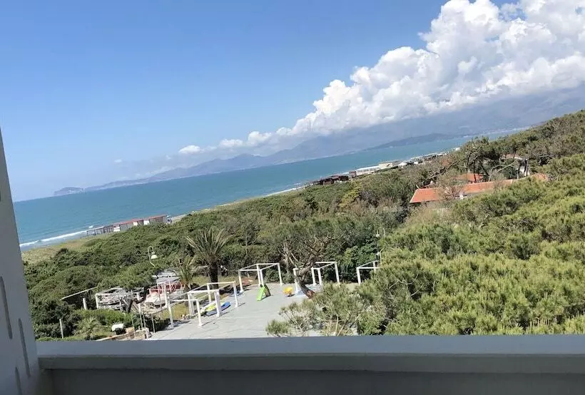 Отель Domizia Palace