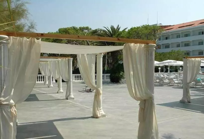 Отель Domizia Palace