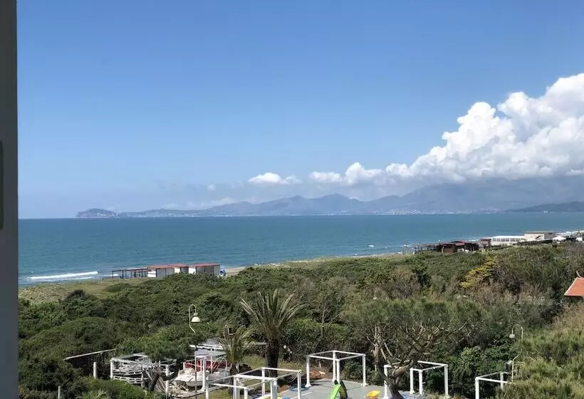 Отель Domizia Palace