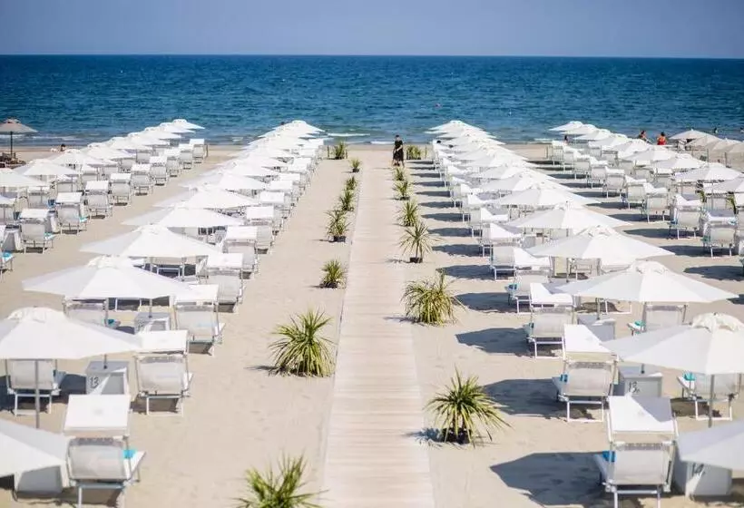 Hotel Saraceno Resort With Private Beach