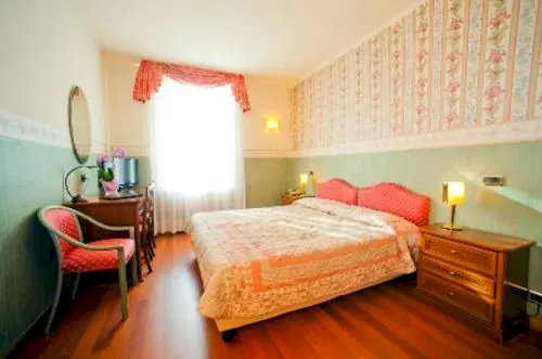 Отель Splendid Venezia