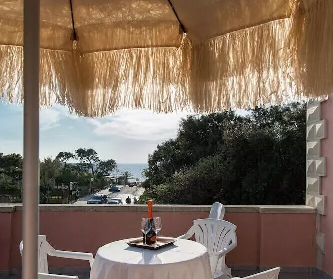 فندق Villa Tirreno