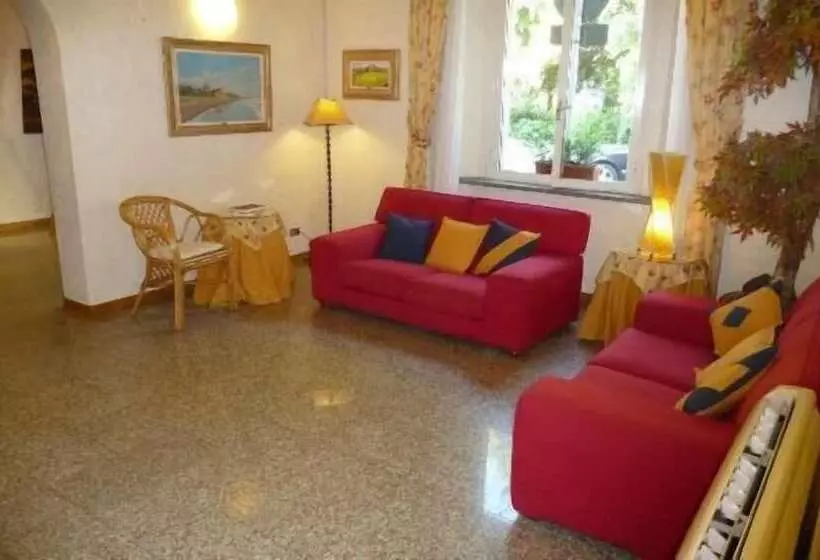 فندق Villa Tirreno
