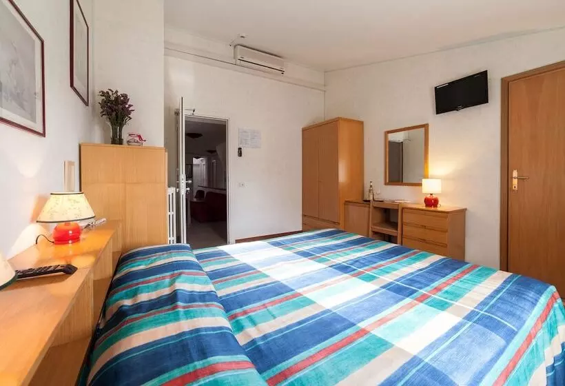 فندق Villa Tirreno