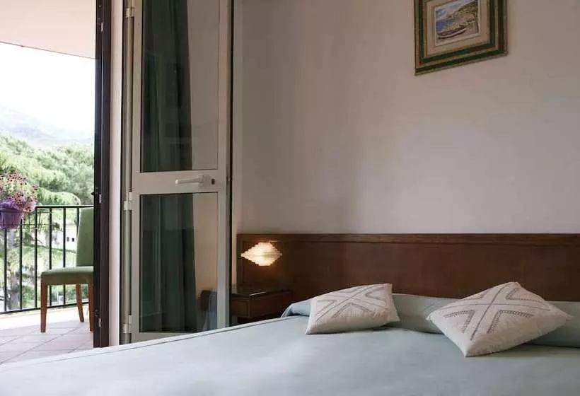 Отель Marinella