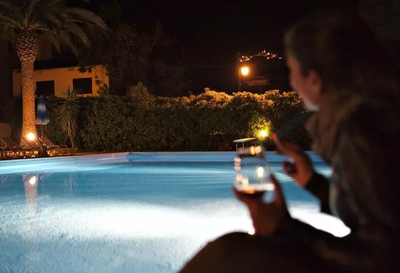 Отель Marinella