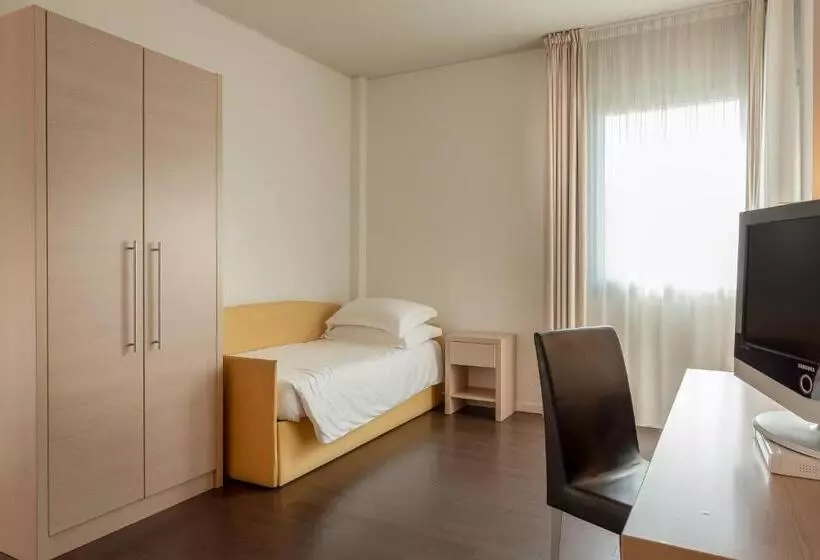 Отель Baia Flaminia