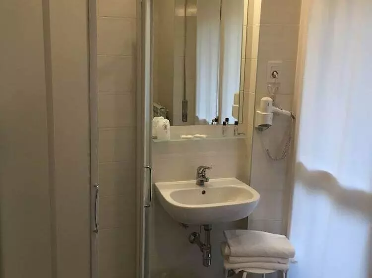 هتل Excelsior Pavia