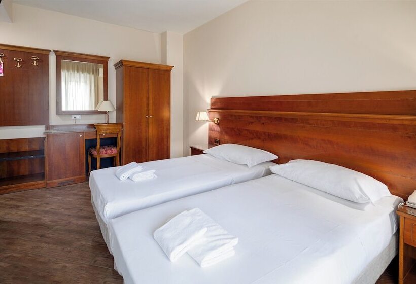 هتل Excelsior Pavia