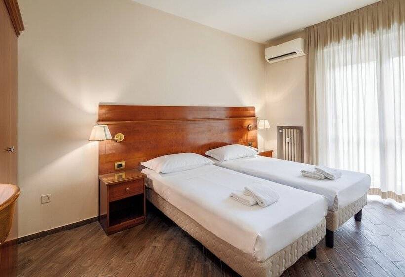 هتل Excelsior Pavia